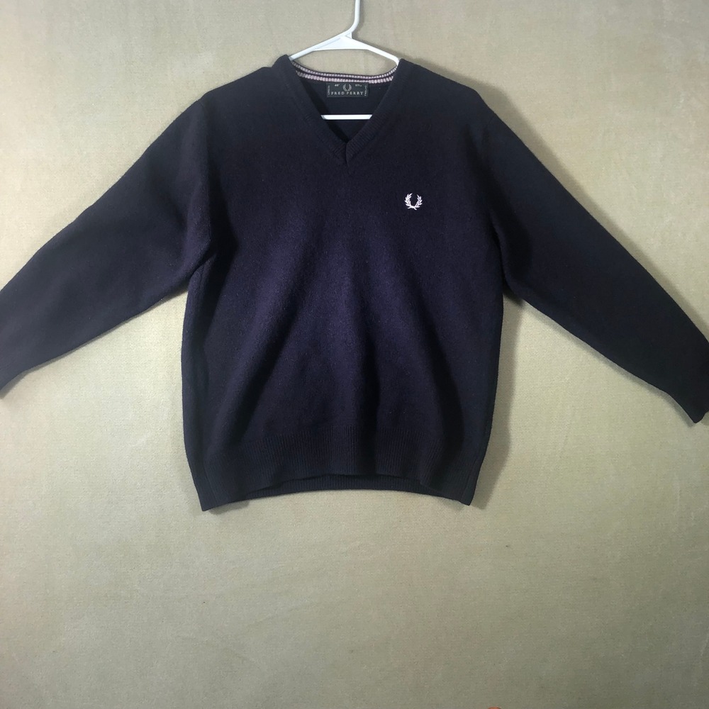 Fred Perry Sweater Mens 46 XL Purple V-Neck Wool Blend Laurel Wreath Logo